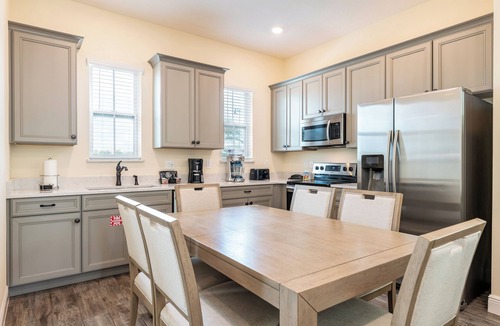 West Kissimmee Cottage | Sunrise Cottage near Disney with Margaritaville Resort & Island H20 Waterpark.