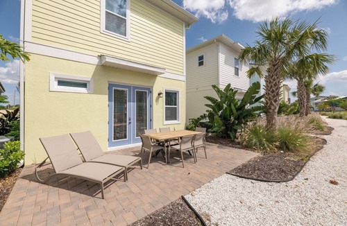 West Kissimmee Cottage | Sunrise Cottage near Disney with Margaritaville Resort & Island H20 Waterpark.