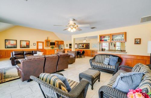 Kerens House | Sunrise Cove RC LLC: Lakefront Home w/2 Casitas!