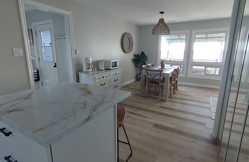 Rossmore Cottage | Sunrise Cove Waterfront Retreat – Luxury Lakefront Escape w/Kayaks & Firepit