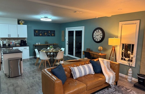 Roswell House | Sunrise Experience w/King Size Bed & Pet Friendly