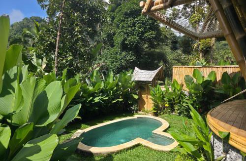 Selat Villa | Sunrise Hill Bamboo House-Private Jungle Villa