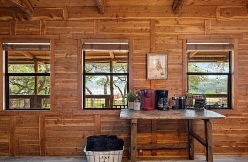 Spicewood Apartment | Sunrise Lodge on Lake Travis