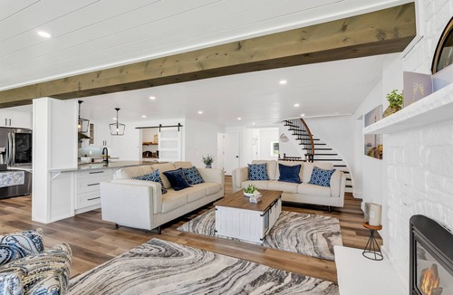 Selwyn Cottage | Sunrise Luxury Retreat with Hot Tub