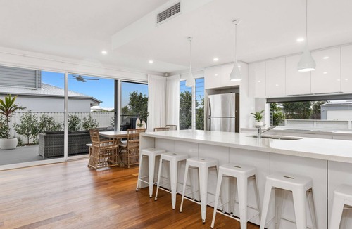 Kingscliff House | Sunrise Mansion with Pool