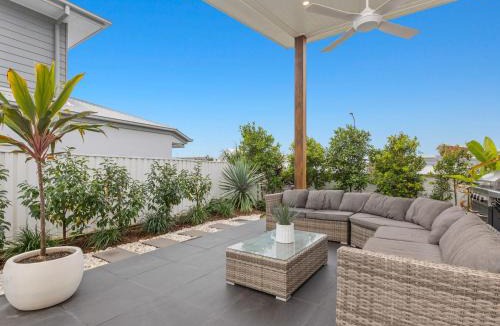 Kingscliff House | Sunrise Mansion with Pool