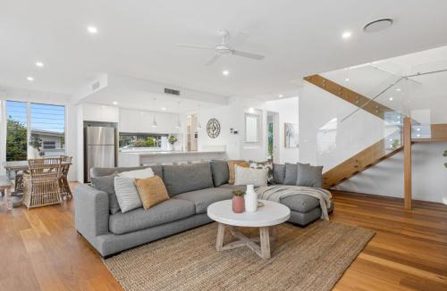 Kingscliff House | Sunrise Mansion with Pool