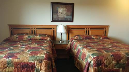 Regina Hotel | Sunrise Motel