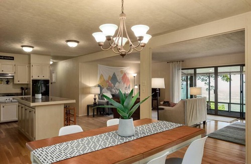 Jasper House | Sunrise Mountain Retreat-Summer Vacation with Hot Tub