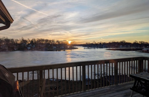Leesburg House | Sunrise on Sawmill - Kayaks, Paddleboat, Firepit, Arcade!