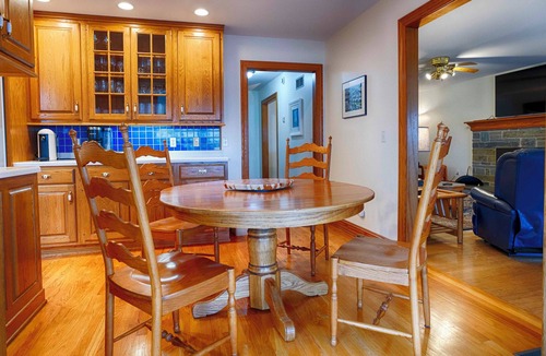 Geneva House | Sunrise on the Bay: Luxurious Seneca Lakefront Escape