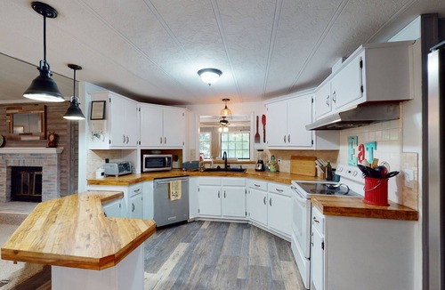 Gumlog House | Sunrise over Lake Hartwell