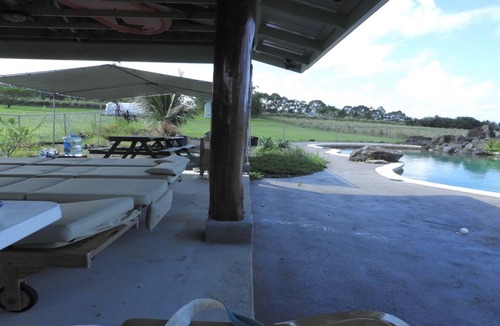 Pepeekeo House | Sunrise over the ocean with private pool