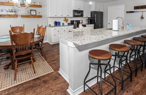Chandler Condo | Sunrise Paradise on Lake Palestine with Private Dock and Kayaks