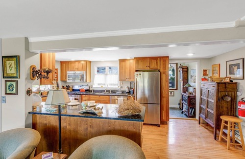 Newburyport House | Sunrise Paradise: Rooftop Deck with 360° Sunrise & Sunset Views, Garden Dining