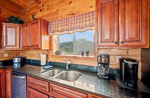 Townsend Cabin | Sunrise Peak: Incredible 6BR w/Views*Hot Tub*Games*Privacy!