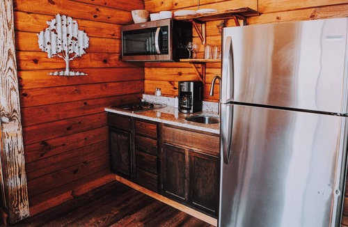 Mid America Cabin | Sunrise Point Treehouse - Starlight Haven