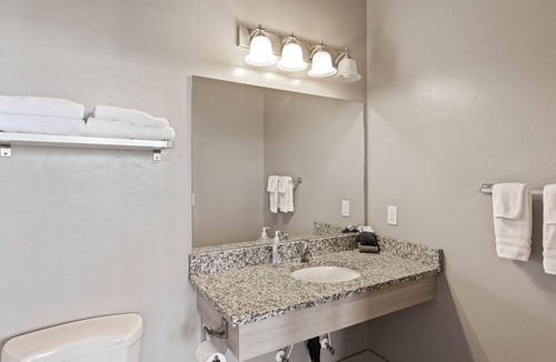 Harbor Village Hotel | Sunrise Resort Room #204 | 2 Bed, 1 Futon, 1 Bath