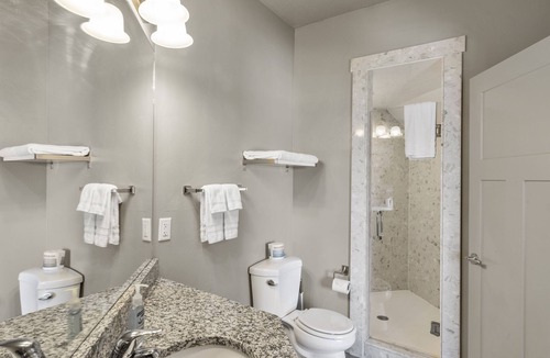 Harbor Village Hotel | Sunrise Resort Room #306 | 1 Bed, 1 Bath