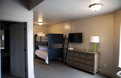 Harbor Village Hotel | Sunrise Resort Room #103 | 1 Bed, 1 Bath