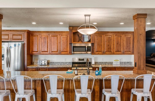Harbor Village Hotel | Sunrise Resort Room #103 | 1 Bed, 1 Bath