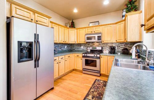 Pinetop-Lakeside House | Sunrise Resort Day Trips! Family Cabin w/Fire Pit