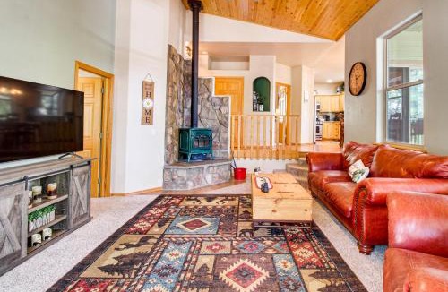 Pinetop-Lakeside House | Sunrise Resort Day Trips! Family Cabin w/Fire Pit