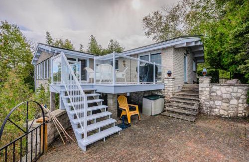 Lion's Head House | Sunrise Retreat HOT TUB AC Georgian Bay