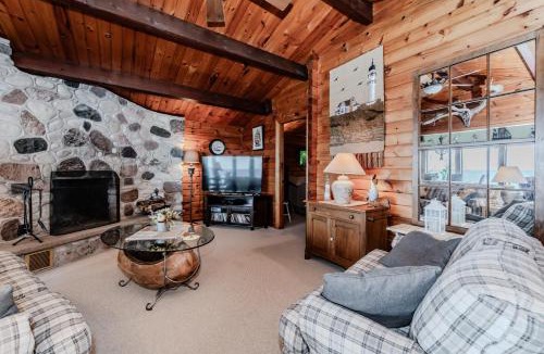 Lion's Head House | Sunrise Retreat HOT TUB AC Georgian Bay