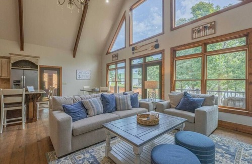 Reed Creek House | Sunrise Retreat - Luxury Lakefront Retreat - Hot Tub, Outdoor Fireplace