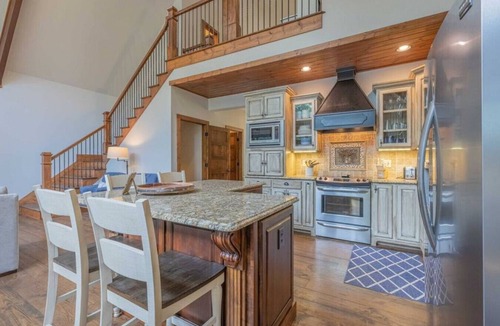 Reed Creek House | Sunrise Retreat - Luxury Lakefront Retreat - Hot Tub, Outdoor Fireplace