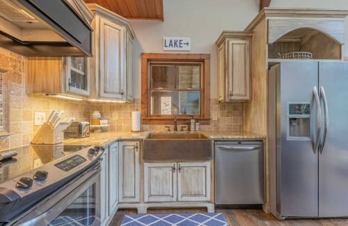 Reed Creek House | Sunrise Retreat - Luxury Lakefront Retreat - Hot Tub, Outdoor Fireplace