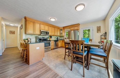 Huddleston House | Sunrise Retreat - Sleeps 12, Lakefront Home with Hot Tub