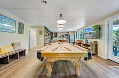 Huddleston House | Sunrise Retreat - Sleeps 12, Lakefront Home with Hot Tub
