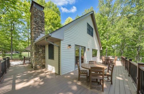 Huddleston House | Sunrise Retreat - Sleeps 12, Lakefront Home with Hot Tub