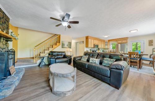 Huddleston House | Sunrise Retreat - Sleeps 12, Lakefront Home with Hot Tub