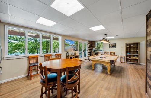Huddleston House | Sunrise Retreat - Sleeps 12, Lakefront Home with Hot Tub
