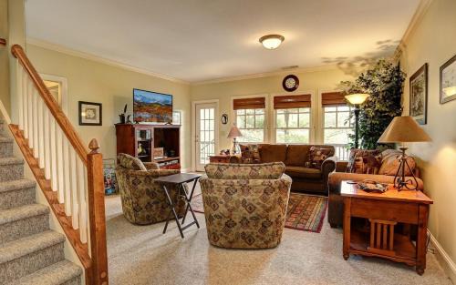 Big Canoe House | Sunrise Ridge - Read Fireside Lounge on the Screened Deck