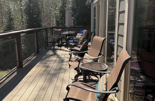 Cadiz House | Sunrise Serenity Luxury Lake House, Incredible Views! Private Dock Lake Barkley