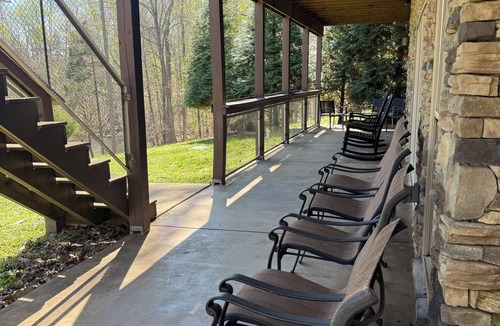 Cadiz House | Sunrise Serenity Luxury Lake House, Incredible Views! Private Dock Lake Barkley
