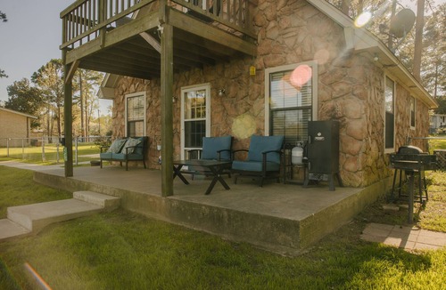Chandler House | Sunrise Shores - Waterfront Cottage sleeps 8.