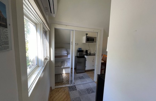 Wolfville Bed & Breakfast | Sunrise Suite - Jacuzzi, Patio, Downtown