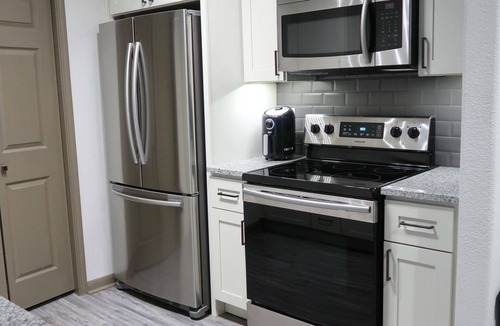South Main Apartment | SunRise Suite