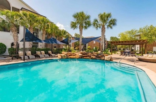 South Main Apartment | SunRise Suite