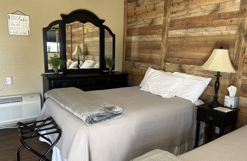 Yantis House | Sunrise Suite w Pool, Rec Rm, 1/2 mi to Boat Ramps