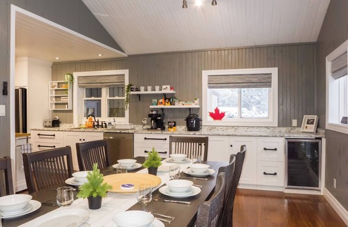 Carden Cottage | Sunrise/Sunset Lakefront 4-Season Cottage Retreat