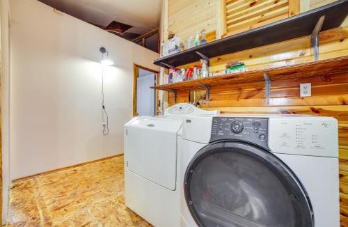 Elkhart Apartment | Sunrise & Sunset Views: Rural Elkhart Studio!