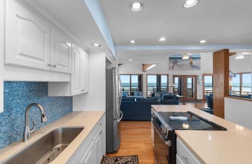 Pawleys Island House | Sunrise to Sunset Oceanfront Home with Creek Dock