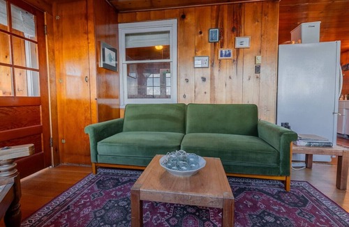 Greenbank Cabin | Sunrise View Waterfront Cabin