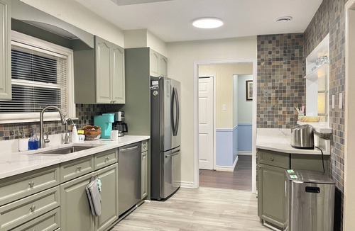 Gilford Cottage | Sunrise Villa on the Lake